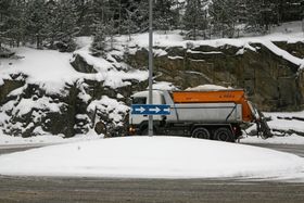 UTE PÅ VEIENE: Vi får håpe at alt går bra på årets første snøfall.