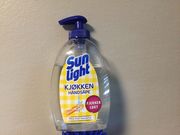 TESTPRODUKT: Elevene ved Østli skole testet om Sunlight kjøkkenhåndsåpe er best i test.