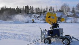LAGER SNØ: Slik ser snøkanonene ut. Siden i fjor har anlegget på Østre Greverud blitt oppgradert.