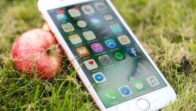 Apple har et knepent overtak på Samsung på mobilmarkedet.