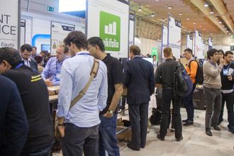 Web Summit domineres av små oppstartsselskaper som prøver å selge idéene sine til investorer.
