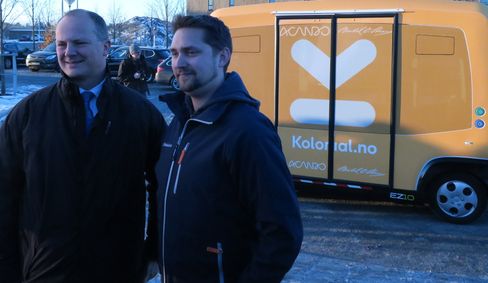 Ketil Solvik-Olsen and Karl Munthe-Kaas are both ready for å få selvkjøand the remaining cars på road.