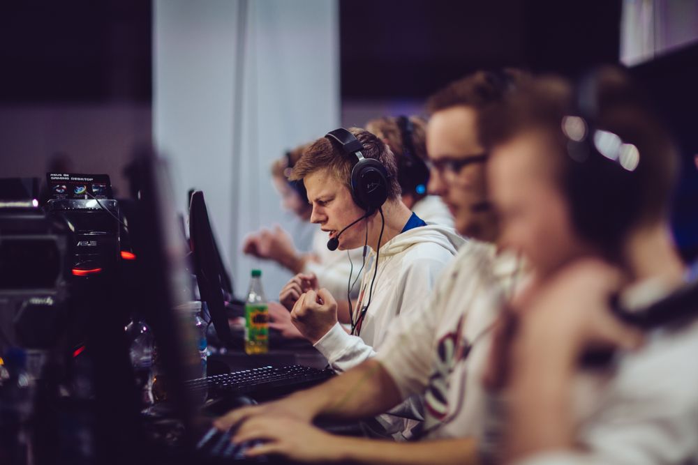 Anders «aNdz» Kjær og resten av Gatekeepers etter seier på første kart.