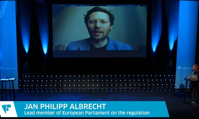 Jan Philipp Albrecht er medlem av Europaparlamentet og deltok via Skype.