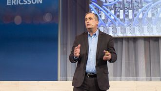 Intel-sjef Brian Krzanich under en presentasjon i forbindelse med et samarbeid med Ericsson.