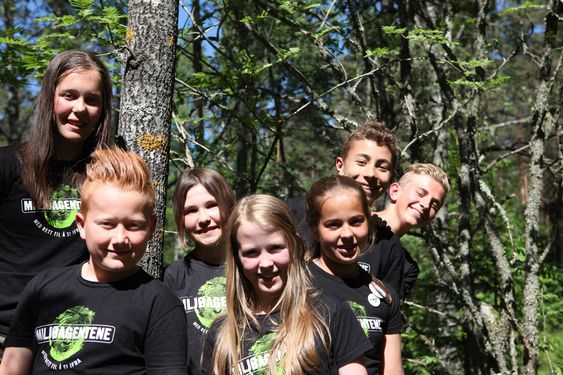 Her er alle Miljøagentene som sitter i Barnas Klimapanel nå, foran til venstre er Kolbotngutten Victor Larsen Steenberg.