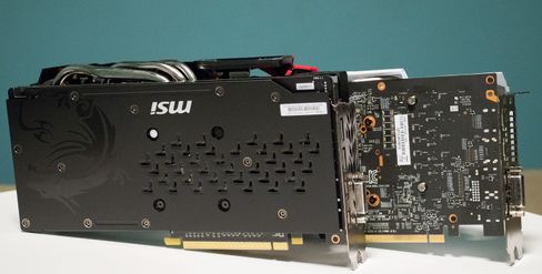MSI RX 480 Gaming X 4GB kommer med en «backplate». Denne har mest av alt en dekorativ funksjon, der det er siden denne sitter på som får all oppmerksomheten etter at kortet er trygt plassert i maskinen. Asus har spart pengene for sin Dual OC, men dette kommer også deg til gode i form av en lavere pris.