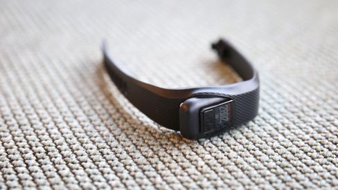 Selve tracker-enheten kan tas ut og settes inn i et annet bånd.