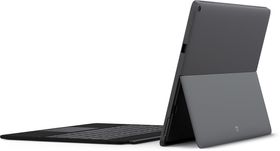 På samme måte som Microsoft Surface har Eve V en fotstøtte bak skjermen.