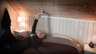 Gaute Espeland kan sette på kaffetrakteren, åpne soveromsvinduet og styre alle husets funksjoner fra Ipaden over senga.