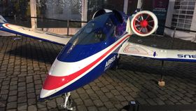 ELEKTRISK: Det elektriske flyet E-Fan viser hvor langt man har kommet i retning av en grønnere luftfart.