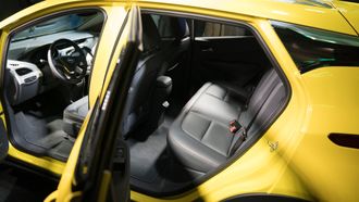 Opel Amera-e har bra med plass til fem personer.