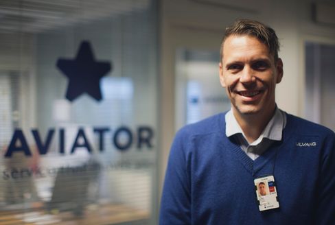 SMARTE IT-SYSTEMER: Aviator, her ved IKT-koordinator John S. Auganes, har fjernet opptill 90 prosent av de manuelle loggførings-oppgavene. Det gjør driften av nordiske flyplasser mer effektiv.