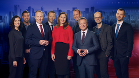 TV 2 sitt reporter- og ekspertlag som dekker valgkampen. Bakerst til høyre står Eirik Bergesen...