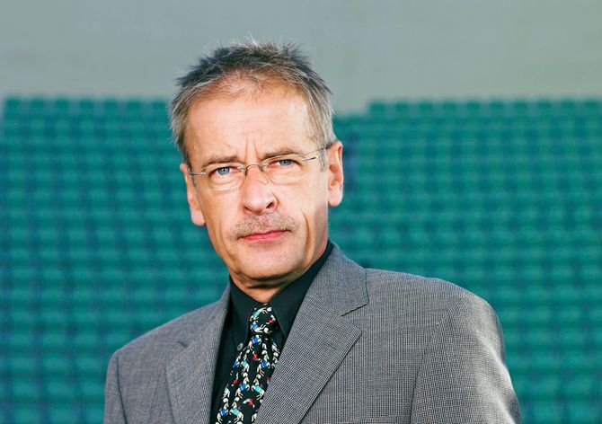 ERNST A. LERSVEEN, TV 2s erfarne sportsreporter.