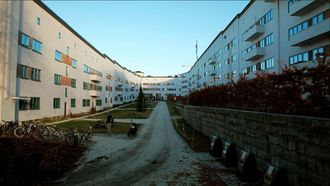 Funkisgården borettslag på Torshov i Oslo skulle gjerne dekket taket med solceller, men det blir for risikabelt når de risikerer å måtte betale elavgift og elsertifikatavgift på solstrømmen.