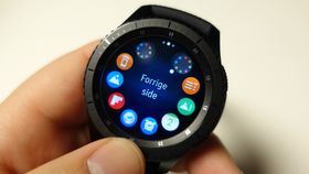 Er det noe sånt vi kan få fra Fitbit? Her har vi Samsung Gear S3 Frontier.
