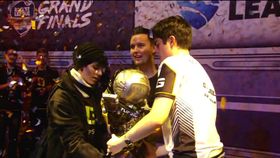 Flipside-gutta kunne endelig heve RLCS-trofeet.