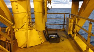Teknologien har allerede blitt testet offshore og er nå i kommersiell drift. Her er PAT-en koblet til en riser mens den utfører test.