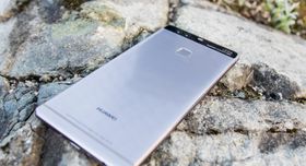 Huawei har levert en flott snor av nye toppmodeller det siste året. P9 Plus er en av dem, og svarer du riktig kan den bli din.