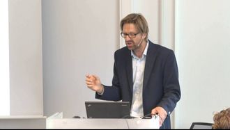 Øystein Åsnes jobber som seniorrådgiver i seksjon for informasjonssikkerhet og datadeling i det statlige organet som utvikler datasystemer for offentlig sektor.