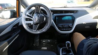 Fortsatt mye plastbeskyttelse i bilen som Teknisk Ukeblad får en liten testtur i.