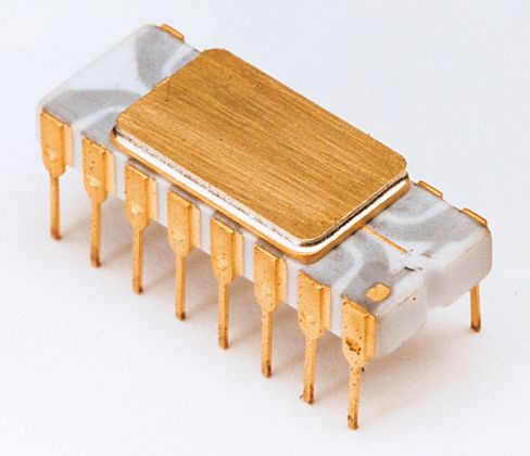 Intel 4004 var verdens første kommersielle mikroprosessor.