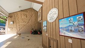 KOSELIG: Slik er Mikes hangar sett fra innsiden.