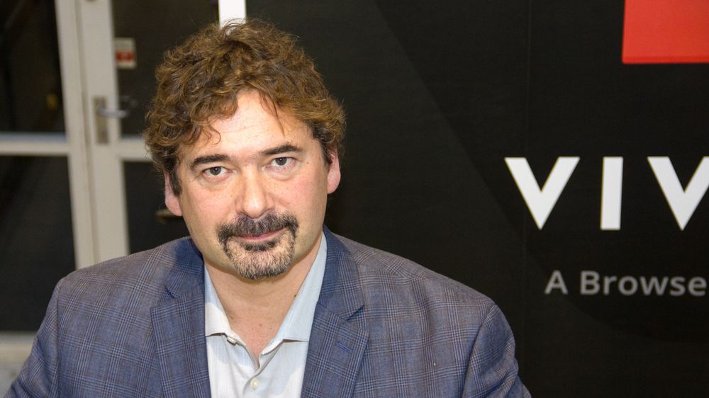 Jon von Tetzchner forteller i intervjuet hvordan det går med Vivaldi og målet om å bli Norges ledende programvareselskap, målt i antallet brukere.