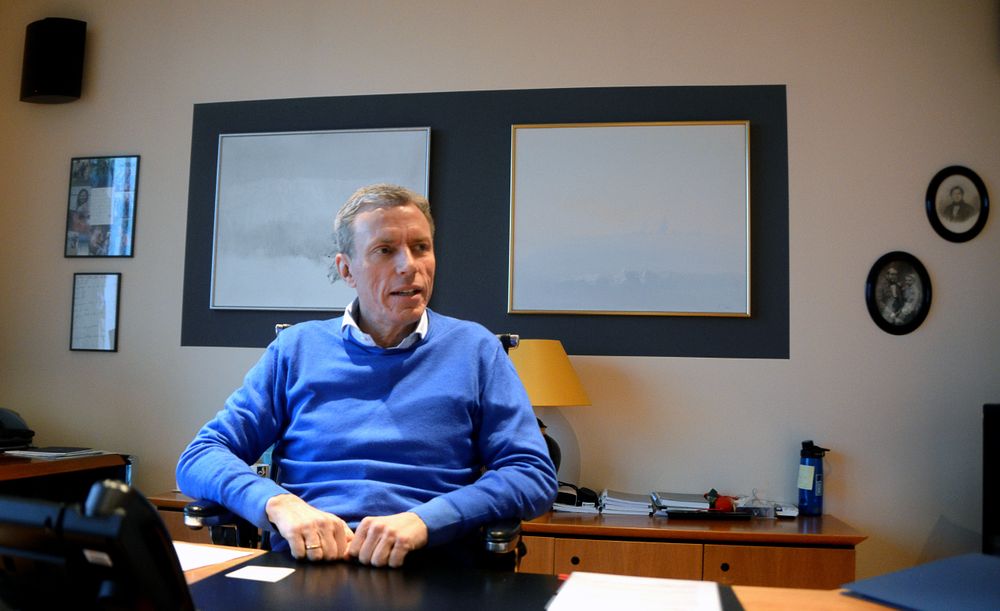 Fra denne pulten styrer Ryssdal et konsern med 15 milliarder kroner i omsetning.