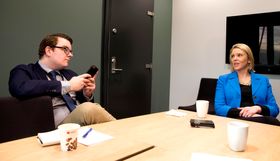 Sylvi Listhaug, innvandrings- og integreringsminister - og politisk rådgiver Espen Teigen. Sistnevnte «styrer» mye av Listhaugs virksomhet i sosiale medier.