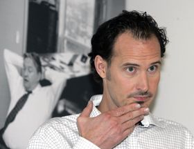 Journalist og forfatter Bjørn Olav Jahr - her under en presentasjon for vel 10 år siden av boka «Smarte skurker, grådige gubber» om Finance Credit-saken.