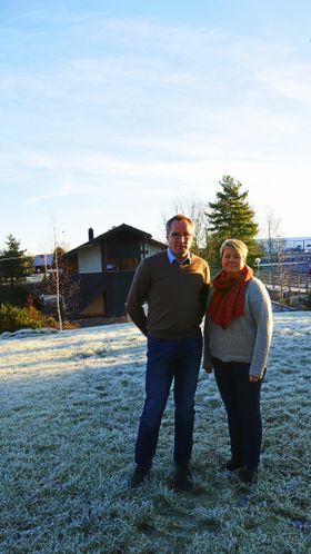 STORFORNØYDE: Harald Vaadal i KIL og Hege Frøyna i OI melder om knallsalg av raketter!