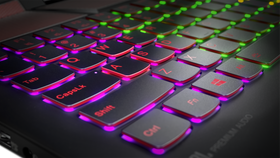 Lenovo Legion Y720 kan konfigureres med et RGB-tastatur.