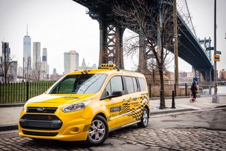 En prototype av Ford Transit med hybriddrift.