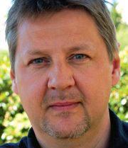 Tom Bakkeli, redaksjonssjef, journalist og forfatter.