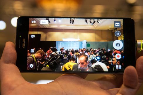 Kameraappen kan gjennom litt digitalt fiksfakseri ta bilder i inntil 92 megapikslers oppløsning.