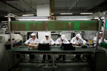 Foxconn-arbeiderne står i fare for å bli automatisert vekk. Bildet er fra Longhua i den sørlige Guangdong-provinsen i Kina.