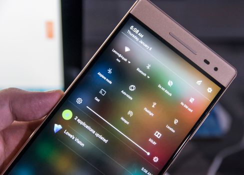 Android 6 begynner å bli smågammelt. Men det fungerer fortsatt helt greit, og menyopplevelsen på Phab 2 Pro var rask og fin.