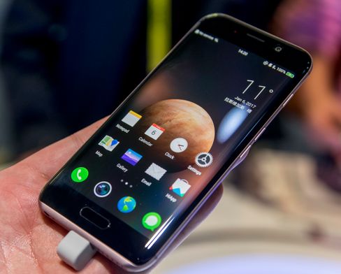 Huawei og Honor deler vanligvis EMUI-menyene mellom seg. Men Honor Magic har fått en litt annen menyløsning.