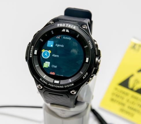 Det er forholdsvis enkle menyer her. Android Wear 2.0 gjør at du får tilgang på Google Play rett på klokken, og installerte apper havner rett i menyene uten at du behøver en telefon ved siden av.