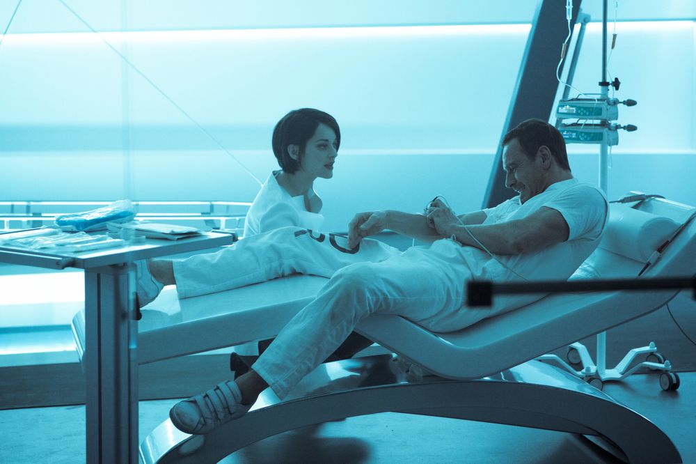 Sophia Rikkin (Marion Cotillard) og Callum Lynch (Michael Fassbender) har tidvis en slags kjemi seg imellom. På sitt beste minner de nesten om ekte mennesker.