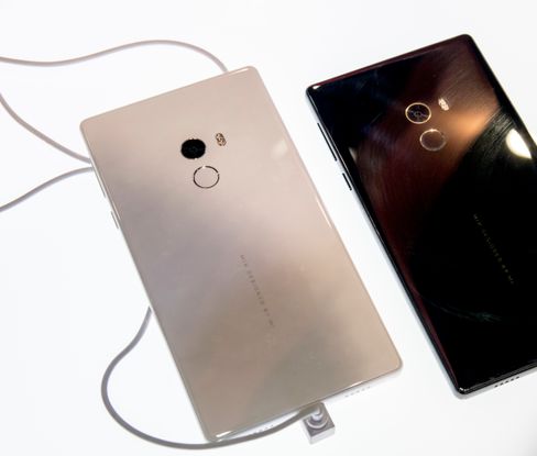 Xiaomi Mi Mix ble lansert i en hvit utgave under CES-messen.