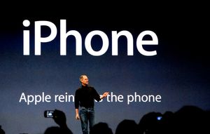 Steve_Jobs_presents_iPhone.300x191.jpg