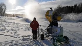 SNØSJEFEN: Det er Terje Martinsen i Skiforeningen som har ansvaret for snøproduksjonen og vedlikeholdet av det flotte anlegget på Østre Greverud.