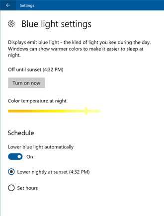 Windows 10 Creators Update kan automatisk dempe mengden av blått lys som stråles fra pc-skjermen. Dette kan redusere pc-ens effekt på brukerens eventuelle søvnproblemer.