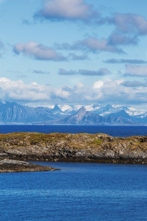 Svartisen ses i øst på godværsdager.