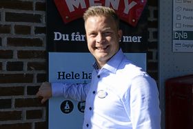 KLAR FOR KUNDEKAMP: Butikksjef Øyvind Øvsthus på Meny på Greverud skal bygge videre på egne styrker fremover i kampen om kundene.