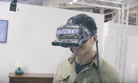 Sensorsystemet plasseres utenpå VR-brillene.
