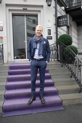 FORNØYD: Hotelldirektør Christian Fr. Sandberg har grunn til å smile.